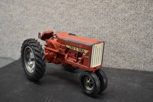 lot 6085 image: Vintage Diecast 890 Tractor  Tru Scale  9 x 4.5 x 5.5
