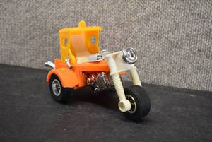 lot 6087 image: Vintage Trike Friction Toy  6 x 4 x 4