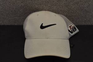 lot 8021 image: Nike Golf Hat