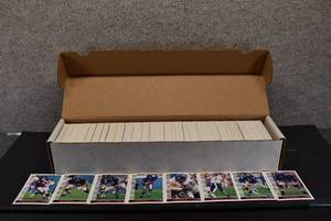 lot 4236 image: Box of 800 NFL Football Cards  1993 Upper Deck