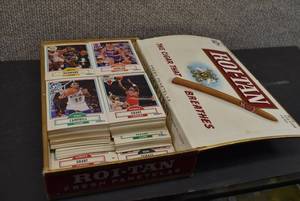 lot 8029 image: Cigar box of 1990 Fleer Basketball Cards