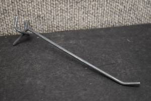 lot 9905 image: Lot of 50 6 Peg Hooks