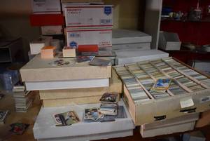 lot 9907 image: Approximately 5,000 Sports Cards - Assorted Years and Sets - Chosen Randomly from a BIG Collection