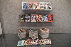 lot 7020 image: Lot of Assorted  NFL Football Cards