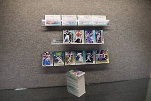 lot 9693 image: Lot of 1992 Fleer Baseball Cards