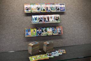 lot 9826 image: Lot of 1990 Topps Baseball Cards