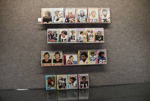 lot 9834 image: Lot of 1970s NFL Football Cards