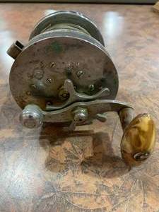 lot 2128 image: Vintage Fishing Reel  Pflueger  Capitol  No. 1989