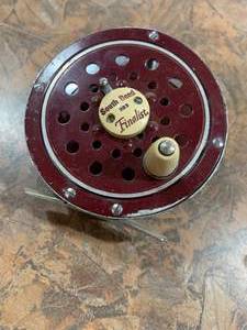 lot 2131 image: Vintage Fishing Reel  South Bend  Finalist  No. 1133