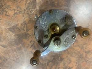 lot 2164 image: Vintage Fishing Reel  South Bend  No. 450-B