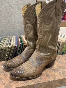 lot 6171 image: Mens Tony Lama Leather Boots  Style 8817  8