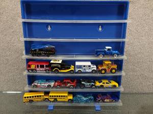 lot 3065 image: Blue Plastic Hot Wheels Diecast Car Display Shelf With 14 Assorted Hotwheels & Matchbox Cars