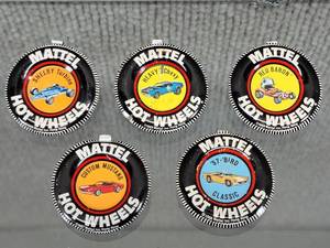 lot 3073 image: Lot of 5 Vintage 1960s Mattel Hot Wheels Redline Cars Pin Button Badges