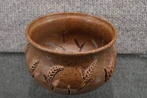 lot 1063 image: Stoneware Wheat Pattern Cut Away Planter  Eddy  3 x 5.5