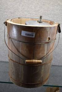 lot 1073 image: Vintage Wood Bucket Ice Cream Maker  14.5 x 12