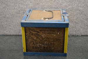 lot 2013 image: Vintage Air Cooled Bait Bed   Brown Bear Baits Inc  6 x 7 x 7