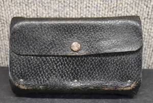 lot 2037 image: Vintage Fly and Hook Lure Case  6.25 x 3.5 x 1.5