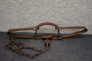 lot 2053 image: Vintage Leg Hold Trap  Victor