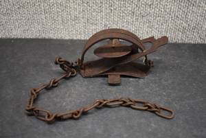 lot 2055 image: Vintage Blake & Lamb Leg Hold Trap  Hawkins Co.