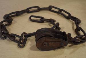 lot 5032 image: Vintage Rusty Double Pulley on Chain  4 long