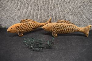lot 2104 image: Lot of 3 Fish  Two Wood and One Metal  8.25 and 4.25