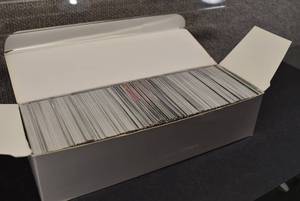 lot 1644 image: Box of  1995 Topps Stadium Club Baseball Cards