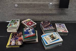 lot 1651 image: Lot of Assorted Baseball and other Sports Cards