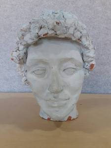 lot 5007 image: Handmade Ceramic Head  10.75 x 7.5 x 8