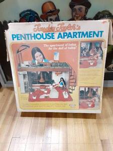 lot 5022 image: Vintage Tuesday Taylor Penthouse Apartment  Ideal  1976