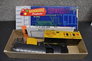 lot 6077 image: Side Door Caboose 7859 Wild West Show   Roundhouse Products.  HO Scale