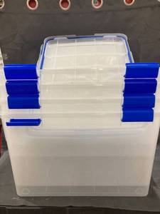 lot 20159 image: IRIS PLASTIC STORAGE CONTAINERS SET OF 4 WITH LIDS