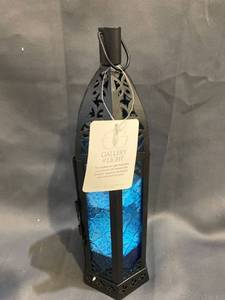 lot 39016 image: GALLERY LIGHT LANTERN