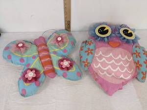 lot 318 image: Butterfly and Owl Decor