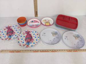 lot 321 image: Kids Plates and Bowls