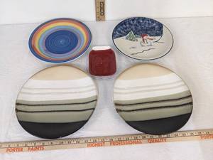 lot 322 image: 4 - Plates and A Spoon Rest