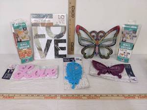 lot 330 image: Wall Decor