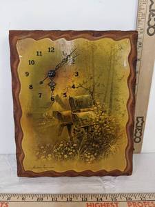 lot 333 image: Red Hill Signed Wood Decor Clock