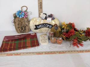 lot 336 image: Fall Decor