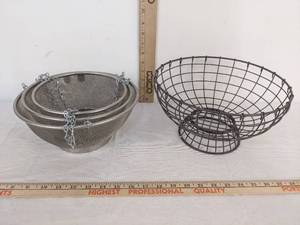 lot 341 image: Wire Baskets