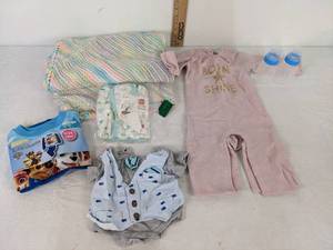 lot 358 image: Toddler Clothes, 2 - Bottles