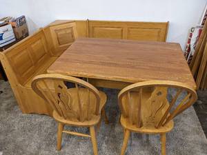 lot 378 image: Casual Dinning 6 PC Traditional Breakfast Nook With Bench Seats