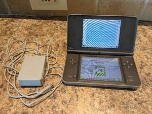 lot 390 image: Nintendo DS XL & Charger