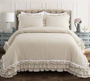 lot 5485 image: Silver Orchid Gerard Shabby Chic Ruffle Lace Comforter Set Retail$150