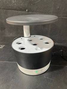 lot 5558 image: Aero Garden