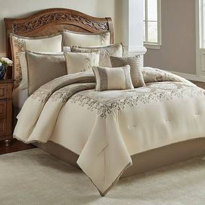 lot 16484 image: Hillcrest Comforter Set- Retail$179.99