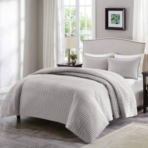 lot 8817 image: Comfort spaces bedspread mini set king