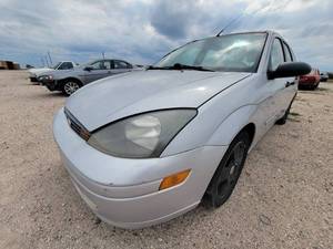 lot 3692 image: 2003 Ford Focus Wagon, Gray