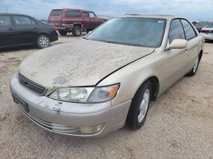 lot 3693 image: 2004 Lexus ES 300 Sedan, Champagne