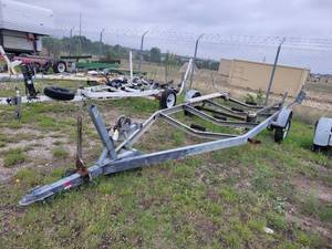 lot 3706 image: Tilt Trailer