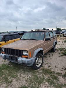 lot 3730 image: 2000 Brown Jeep Cherokee